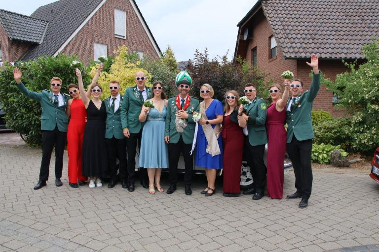Thron und Königspaar des BSV Alt-Hamm-Bossendorf beim Schützenfest 2026