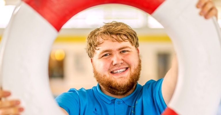 Karneval im Aquarell: Bunter Wasserspaß am Rosenmontag