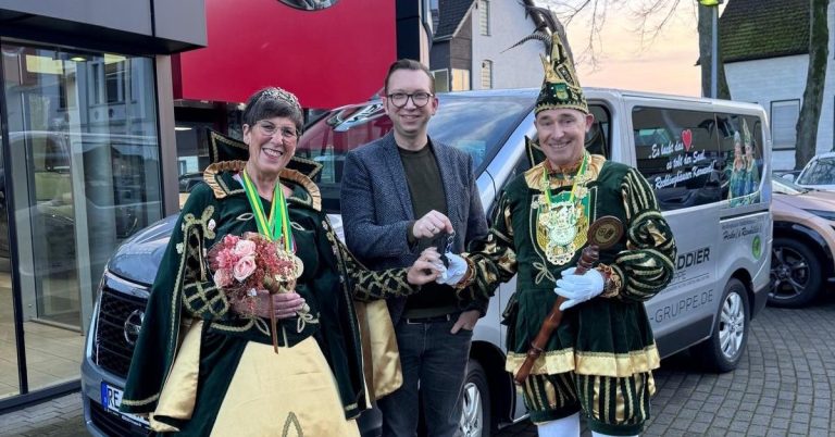 Ein Kombi als geräumige Prinzenkutsche für das Recklinghäuser Prinzenpaar