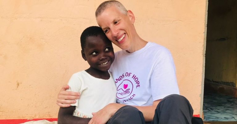 Flaesheimerin lebt ihren Traum und hilft Kindern in Uganda