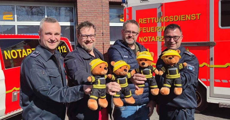 Dank Spende: Rettungsdienst verteilt Kuscheltiere bei Einsätzen
