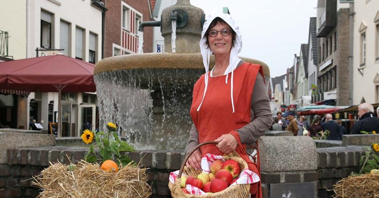 Im Winter als Nachtwächterin, im Sommer als Marie von der Mühlenporte