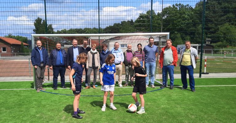 Neues Kleinspielfeld in Flaesheim eingeweiht