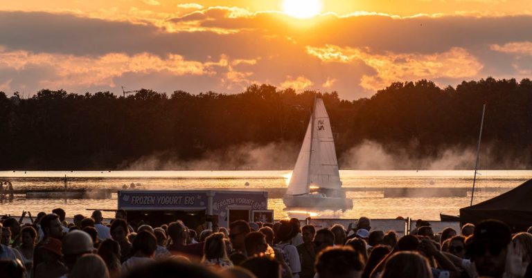 Fotostrecke: Kult-DJs legen beim Sunset Beach Festival-Samstag auf