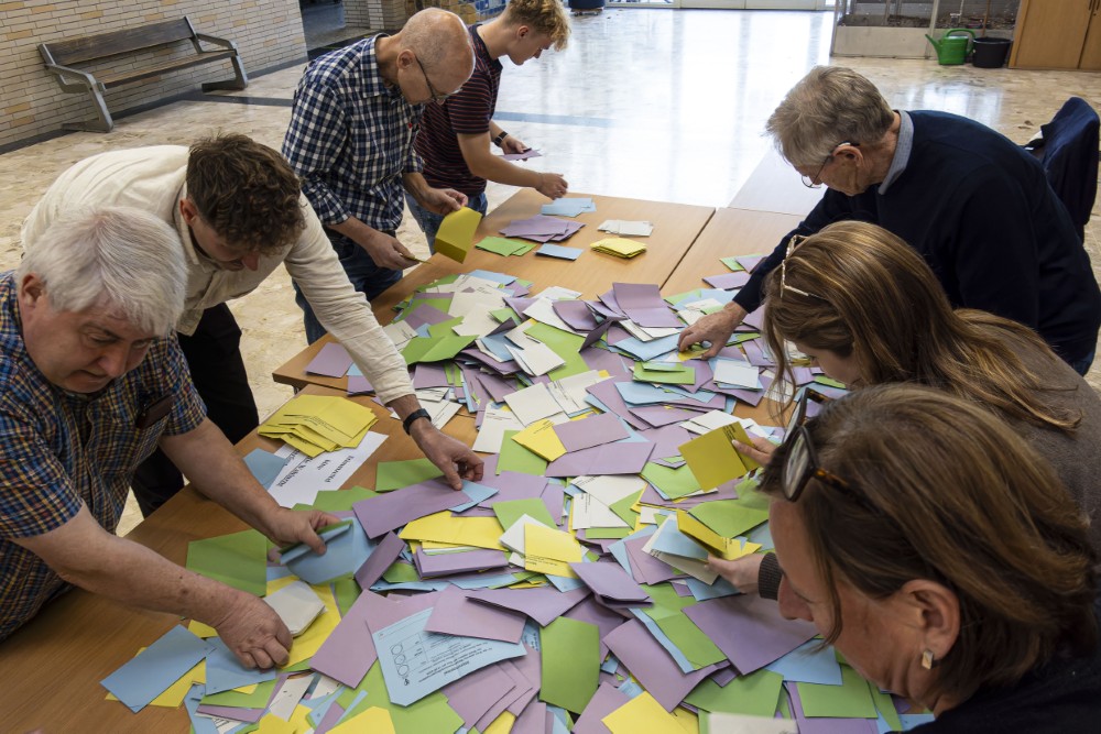 Auszählung der Stimmzettel an der Joseph-Hennewig-Schule Haltern am See
