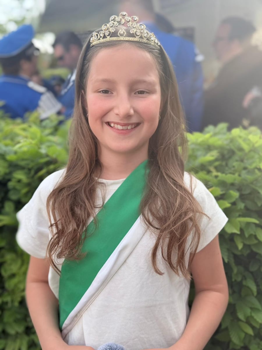 Kinderkönigin Mia Bennemann beim Schützenfest Alt-Hamm-Bossendorf