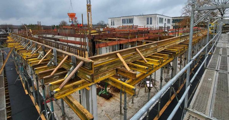 Schulneubau: Bauzeitenplan war nicht mehr zu halten