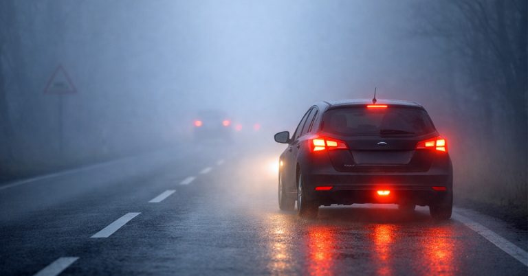 Automatiklicht bei Nebel: Polizei warnt vor fehlendem Rücklicht