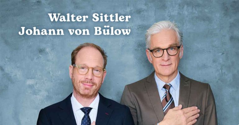 Walter Sittler und Johann von Bülow lesen in der Aula des Schulzentrums
