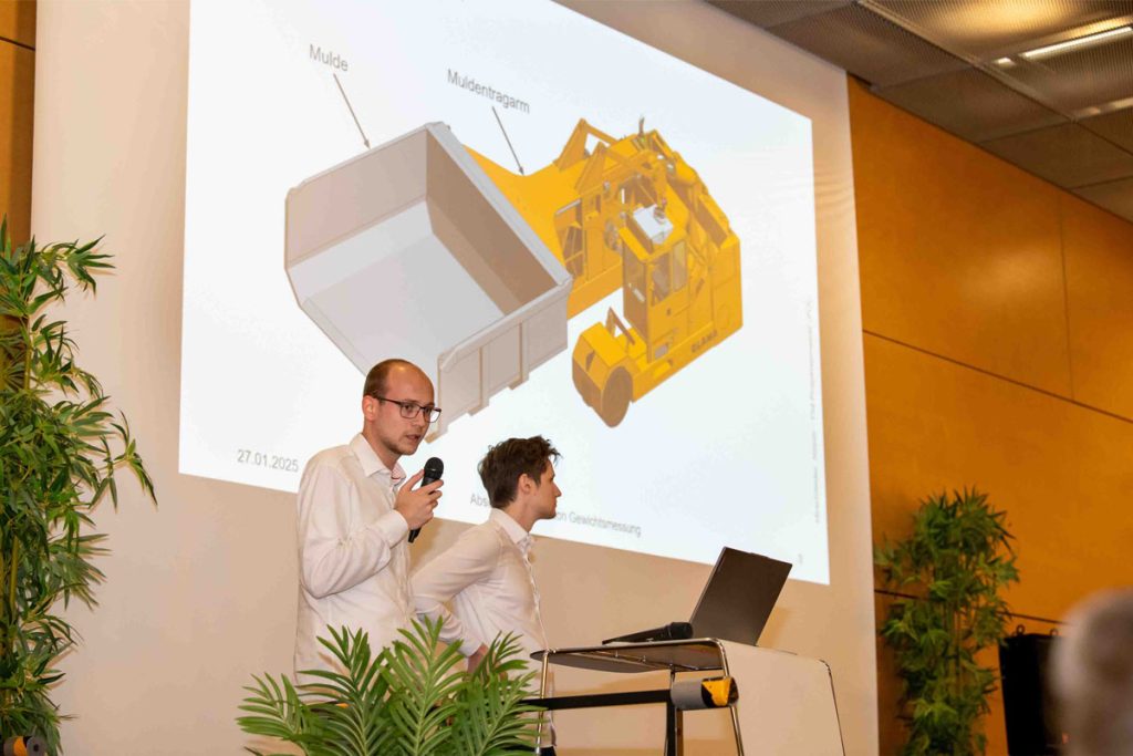 Angehende staatlich geprüfte Technikerinnen und Techniker der Fachschule für Technik