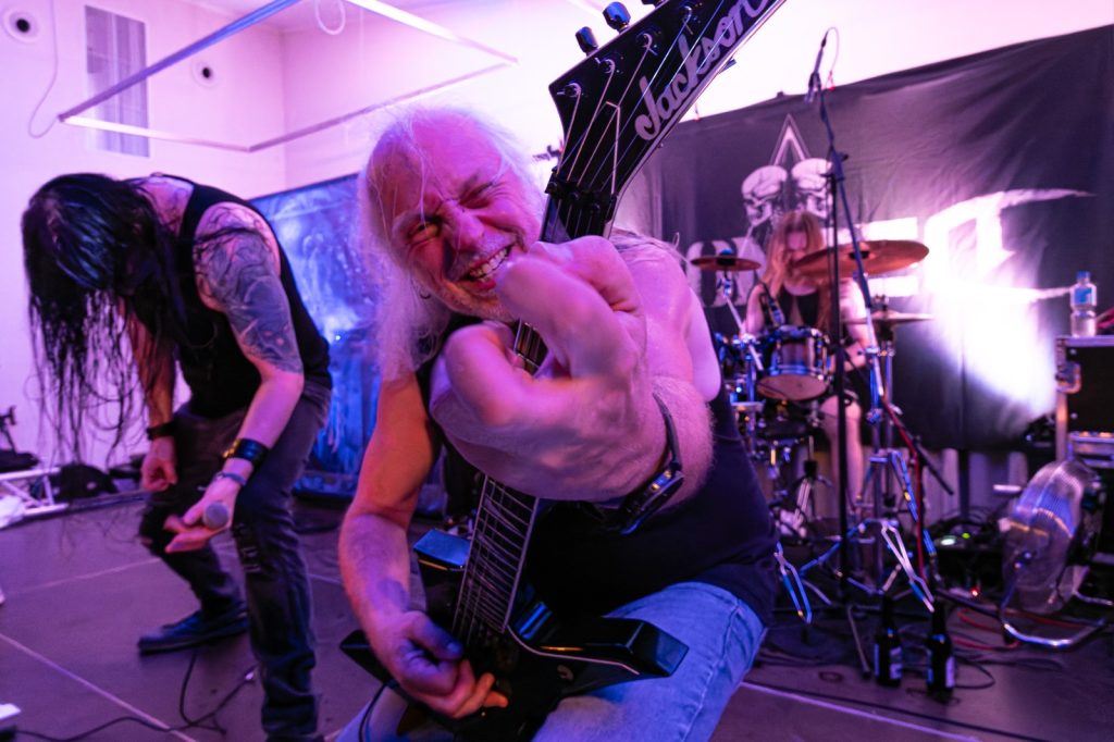 Gitarrist von Bonded bei der Gilde Metal Party Haltern