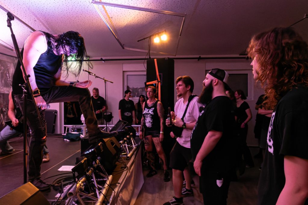 Publikum vor der Bühne bei der Gilde Metal Party Haltern