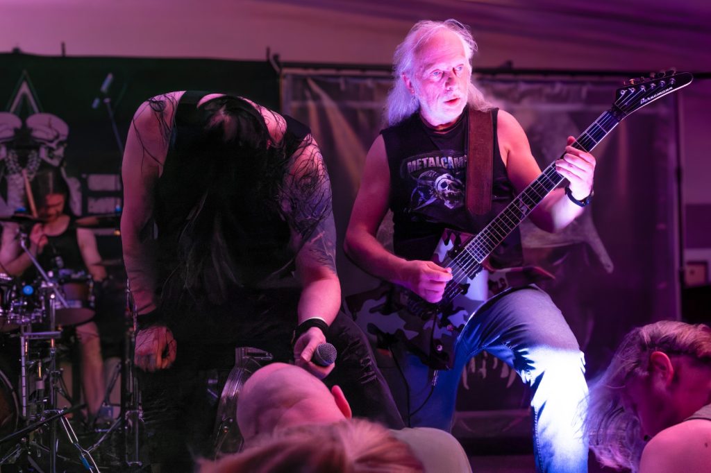 Bonded live auf der Bühne bei der Gilde Metal Party