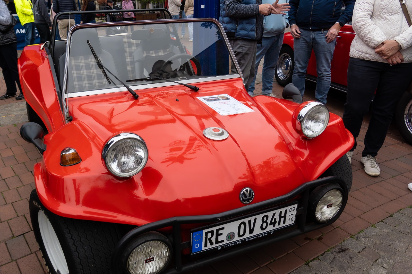 Oldtimer-Benefiz-Fahrten in Haltern: historische Fahrzeuge in der Innenstadt.