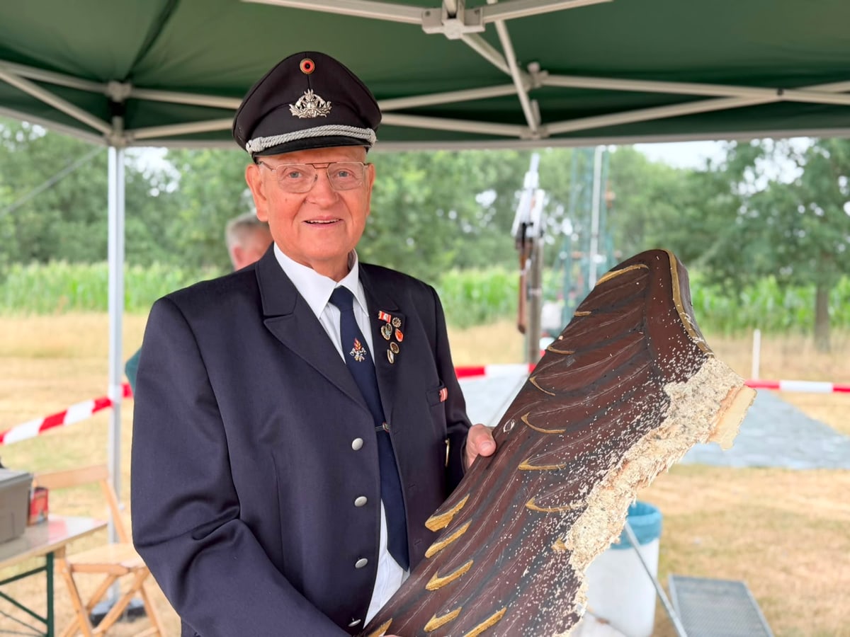 Franz-Joseph Schlüter mit dem rechten Flügel beim Schützenfest Flaesheim 2026