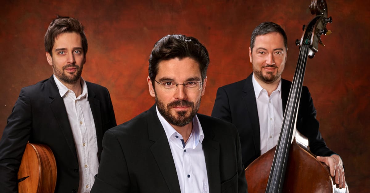 Joscho Stephan Trio mit Gitarren und Kontrabass