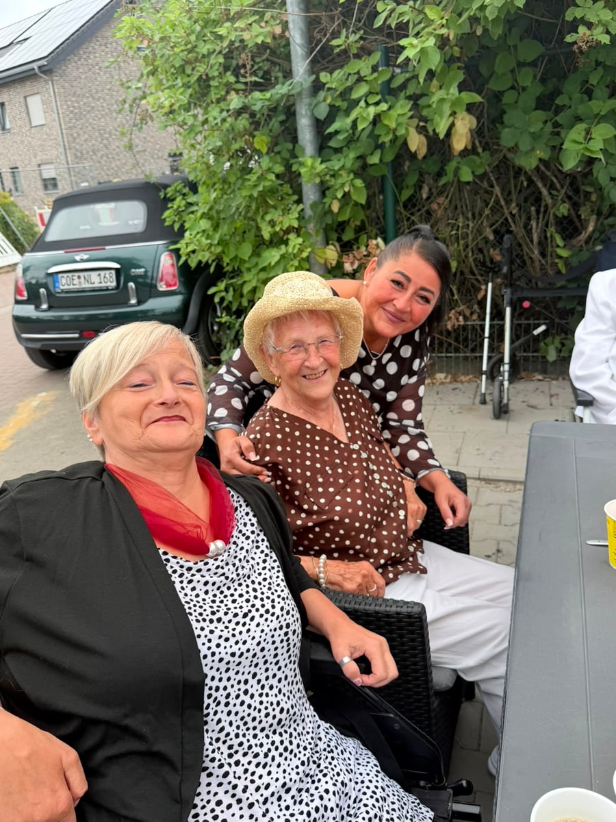 Gäste bei der 60er-Jahre-Party von Arte Day in Haltern