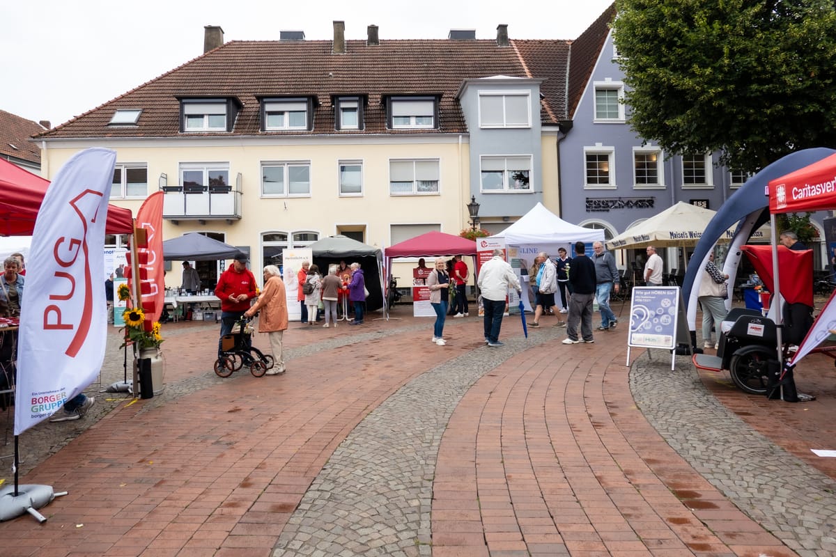 PUG-Stand bei der Seniorenmesse auf dem Marktplatz in Haltern