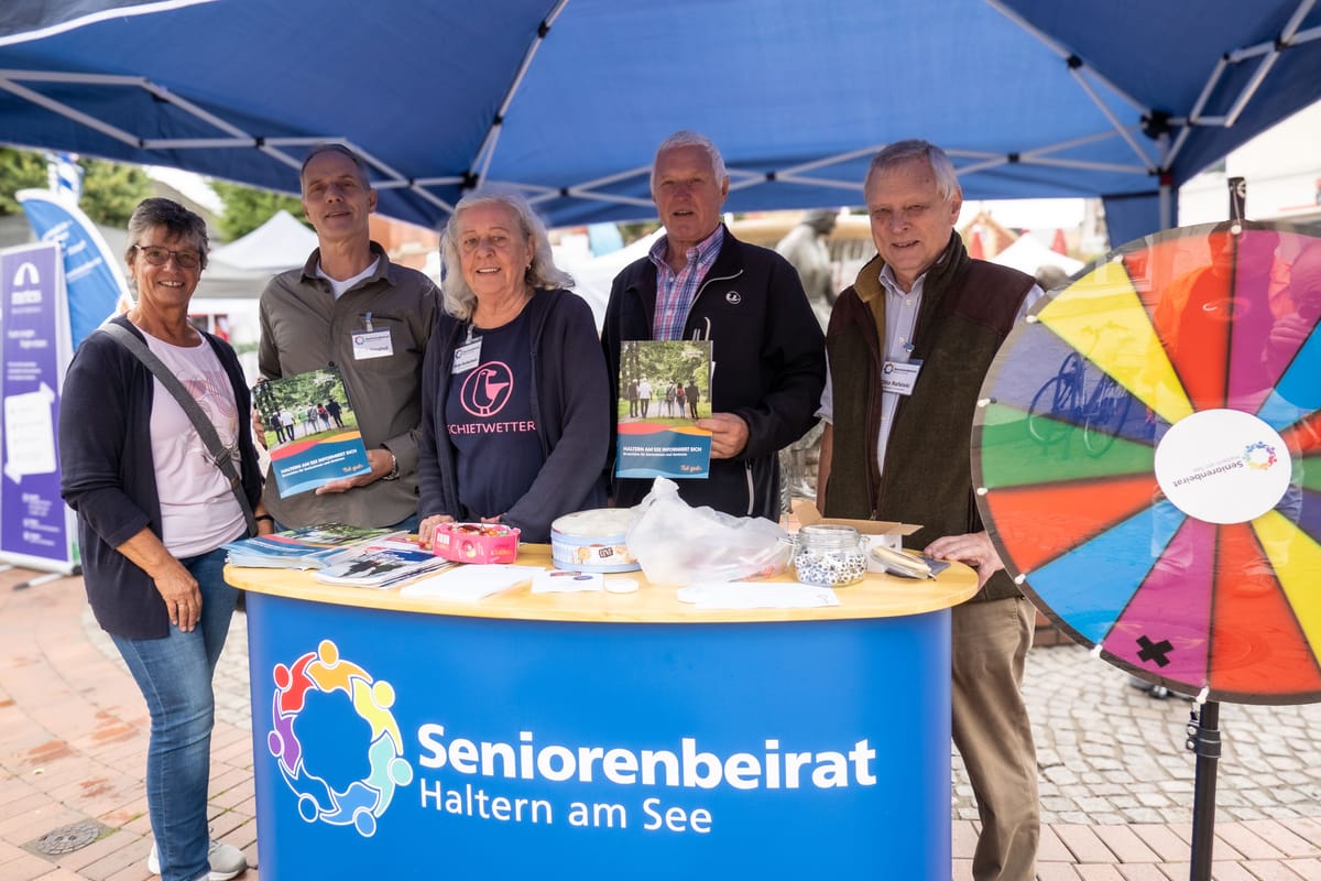 Seniorenbeirat Haltern am Stand der Seniorenmesse auf dem Marktplatz