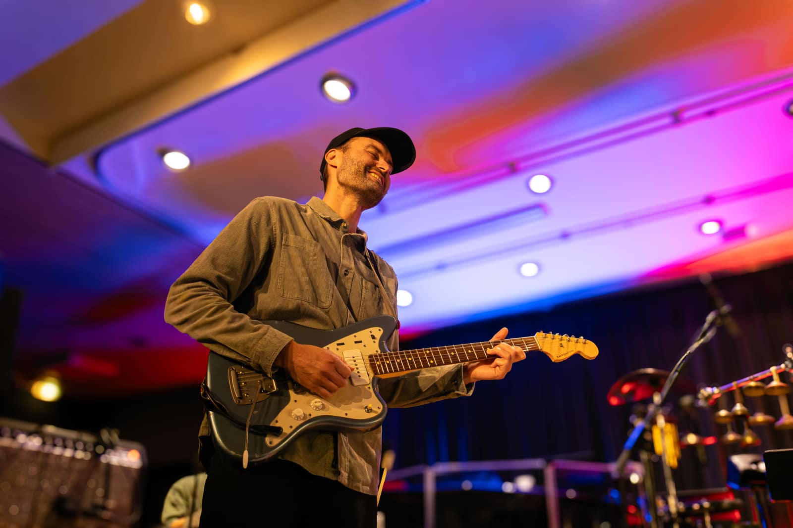 Gitarrist spielt beim gemeinsamen Jazzprojekt in Haltern am See