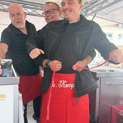 Team an einem Gastronomiestand beim Heimatfest in Haltern