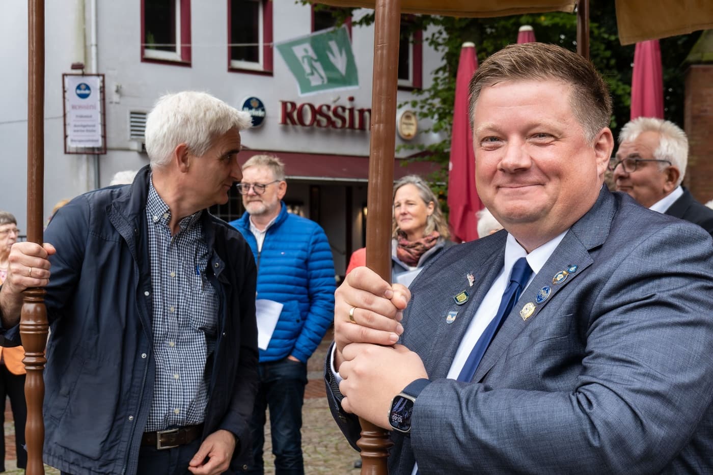 Ein Teilnehmer der Kreuztracht auf dem Halterner Marktplatz
