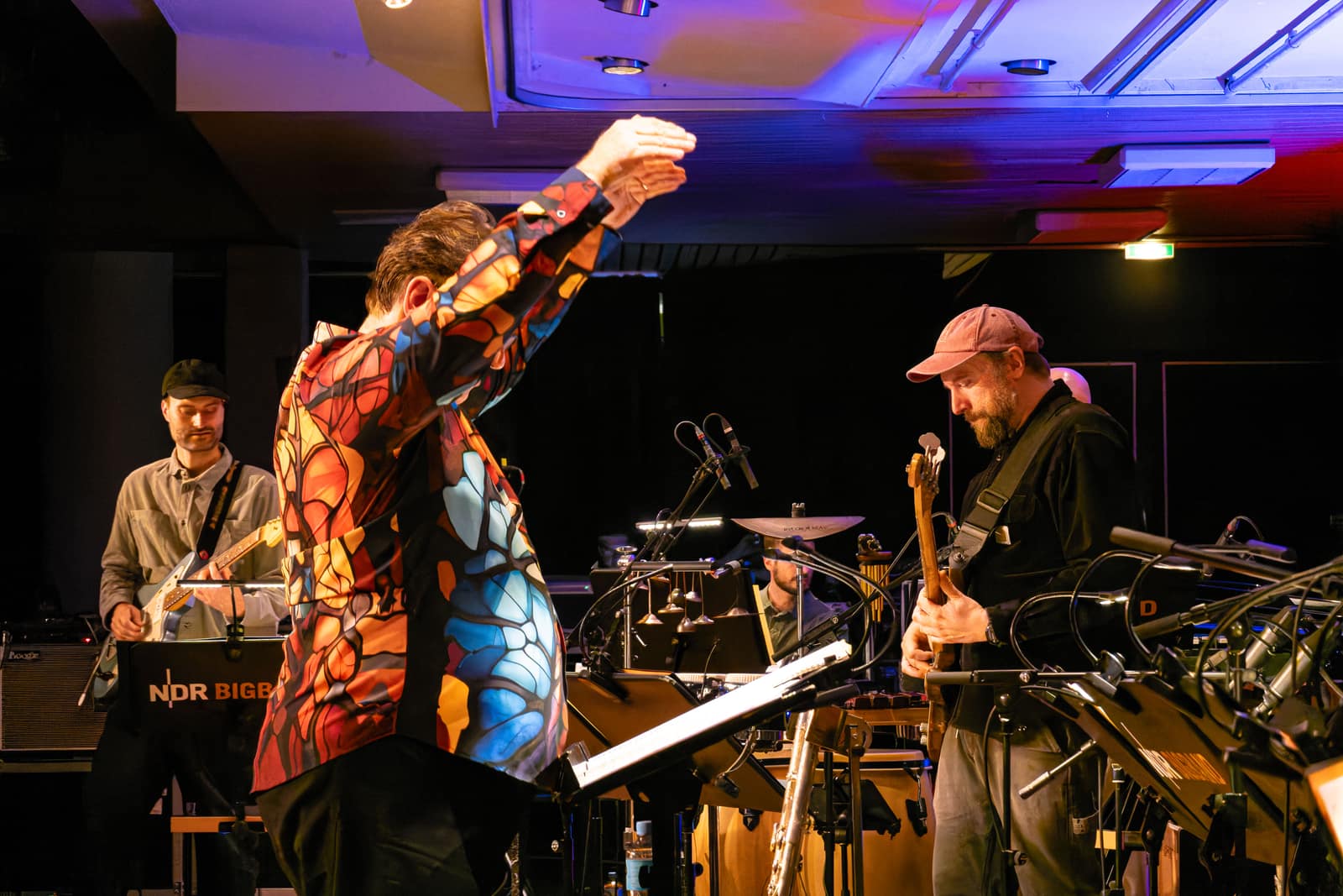 Musiker von NDR Bigband, Bujazzo und TOYTOY gemeinsam auf der Bühne in Haltern