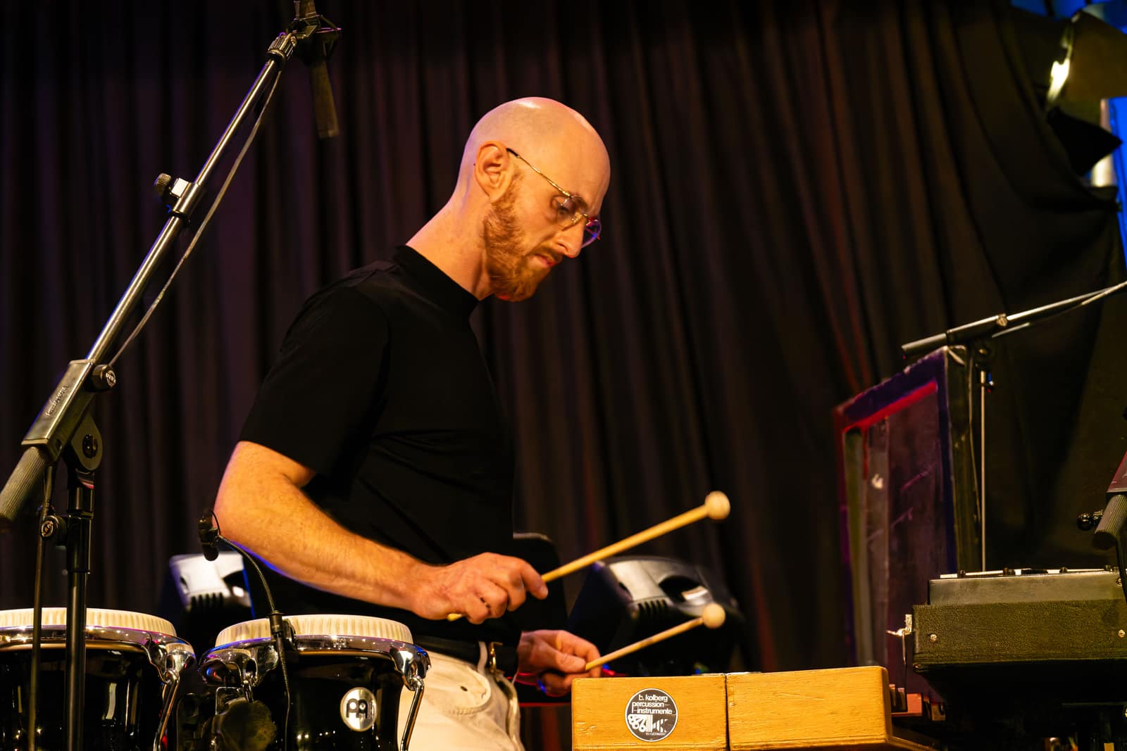 Percussionist spielt beim Konzert in der Halterner Aula