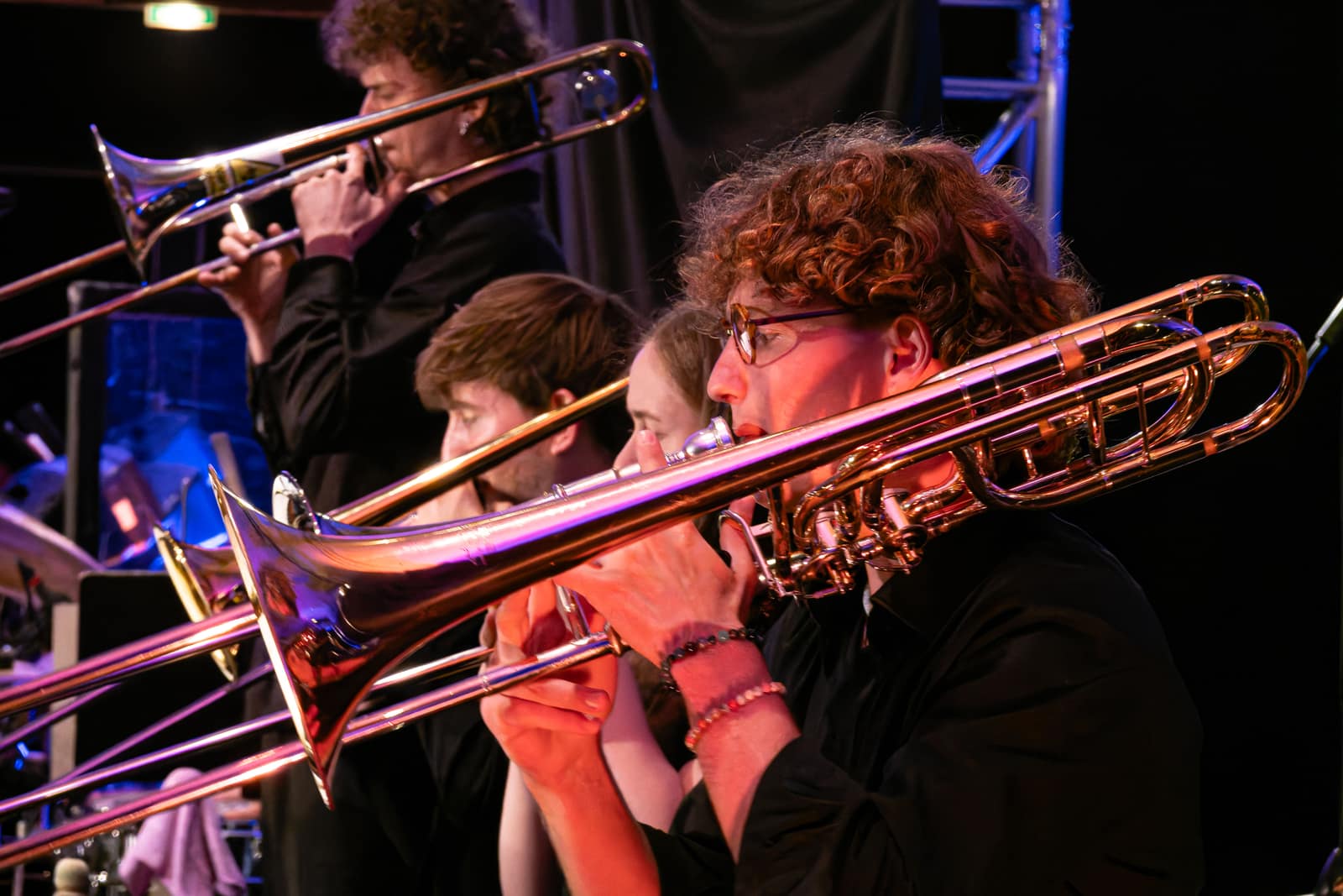 Posaunisten spielen beim Jazzkonzert in der Halterner Aula