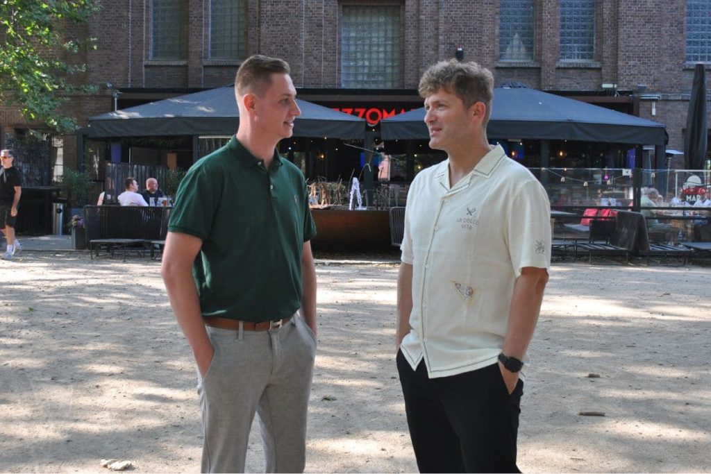 Mirko Nattler und Gabriel Alexandru Bernt vor dem Mezzomar in Dorsten