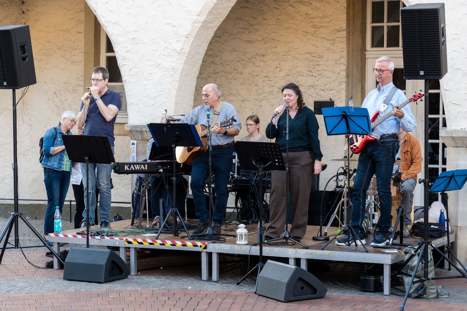 Band vor dem Rathaus beim Rudelsingen in Haltern